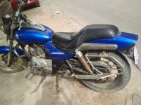 Blue Bajaj Avenger 180 DTS-i