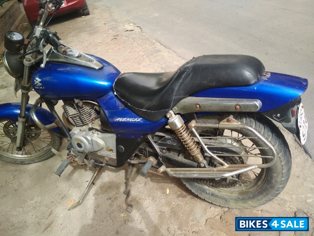 Blue Bajaj Avenger 180 DTS-i
