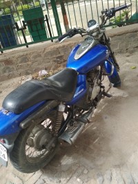 Blue Bajaj Avenger 180 DTS-i