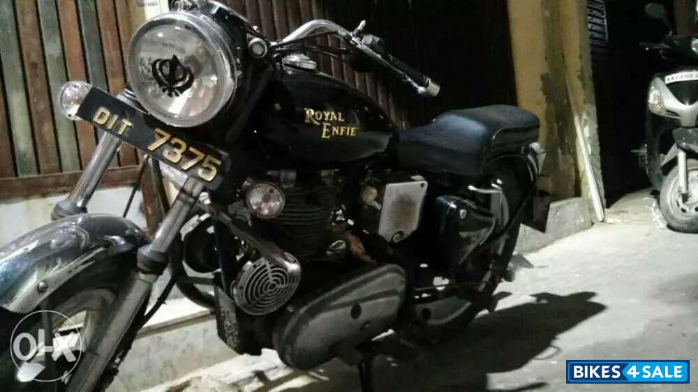 Black Royal Enfield Bullet Standard 350