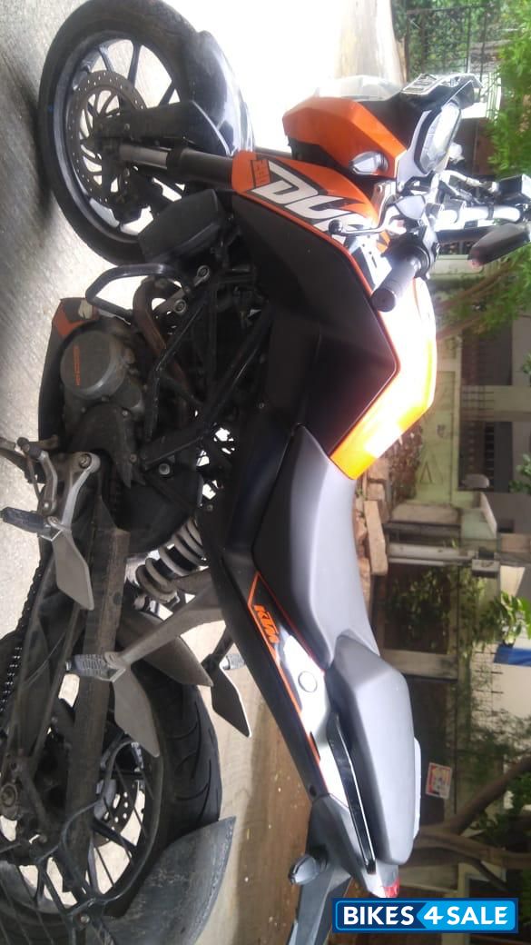 Orange KTM Duke 200