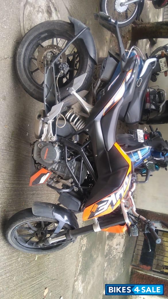 Orange KTM Duke 200