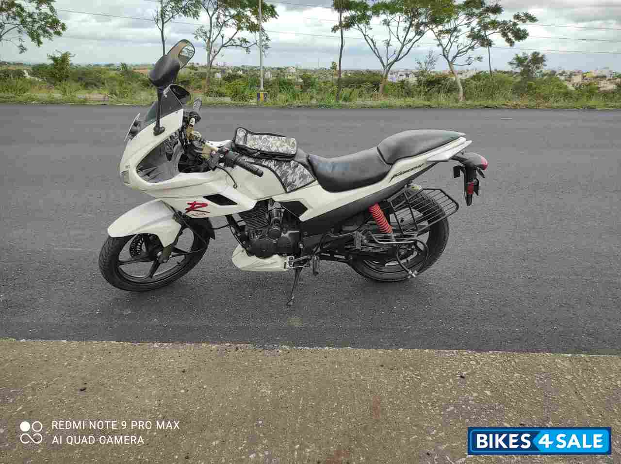 White Hero Karizma R