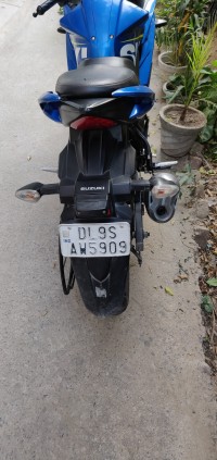 Blue Suzuki Gixxer SF