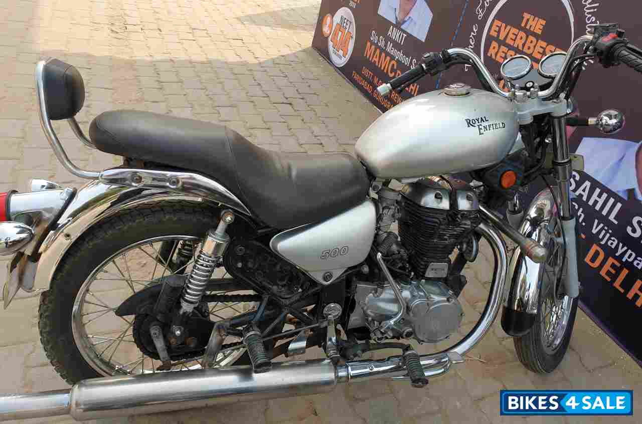 Silver Royal Enfield Thunderbird TwinSpark 350 Silver Royal Enfield Thunderbird TwinSpark 350