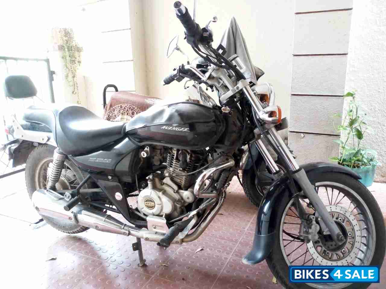 Bajaj Avenger 220 DTS-i