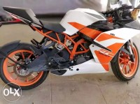 White KTM RC 200