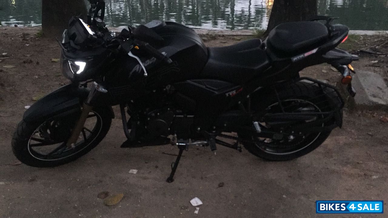 Mate Black TVS Apache RTR 200 4V