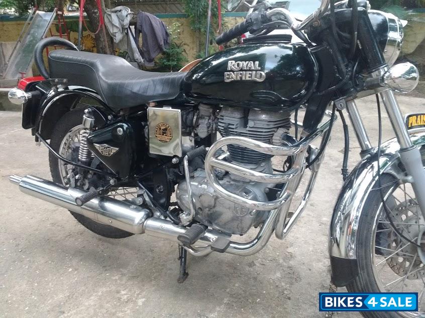 Black Royal Enfield Bullet Electra Twinspark