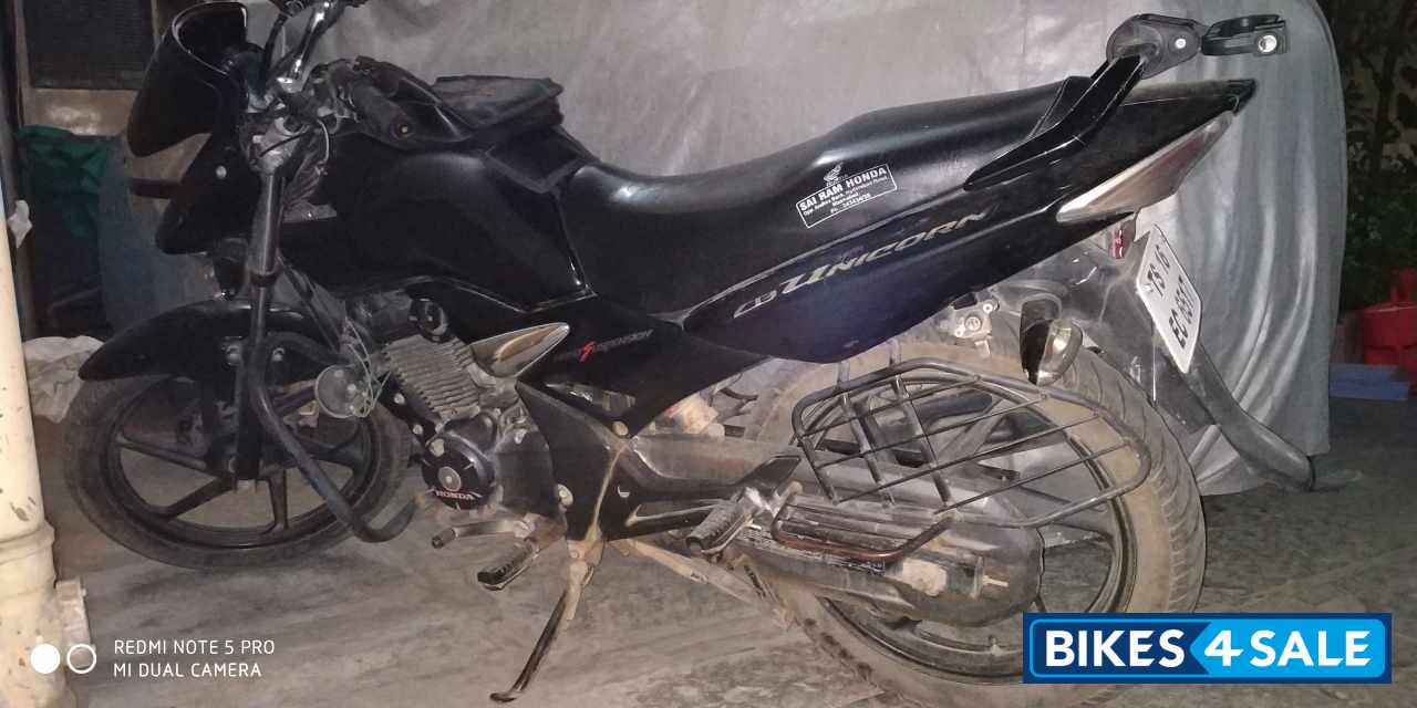 Black Honda CB Unicorn