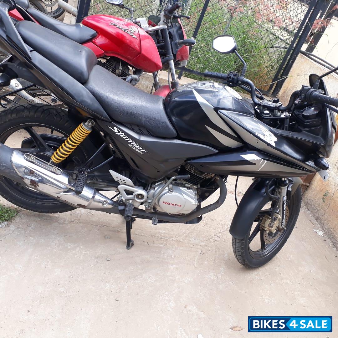 Black Honda CBF Stunner