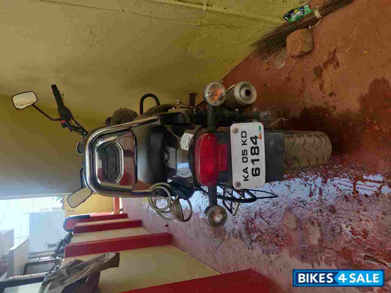 Black Bajaj Avenger Street 220