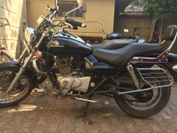 Black Bajaj Avenger 220 DTS-i