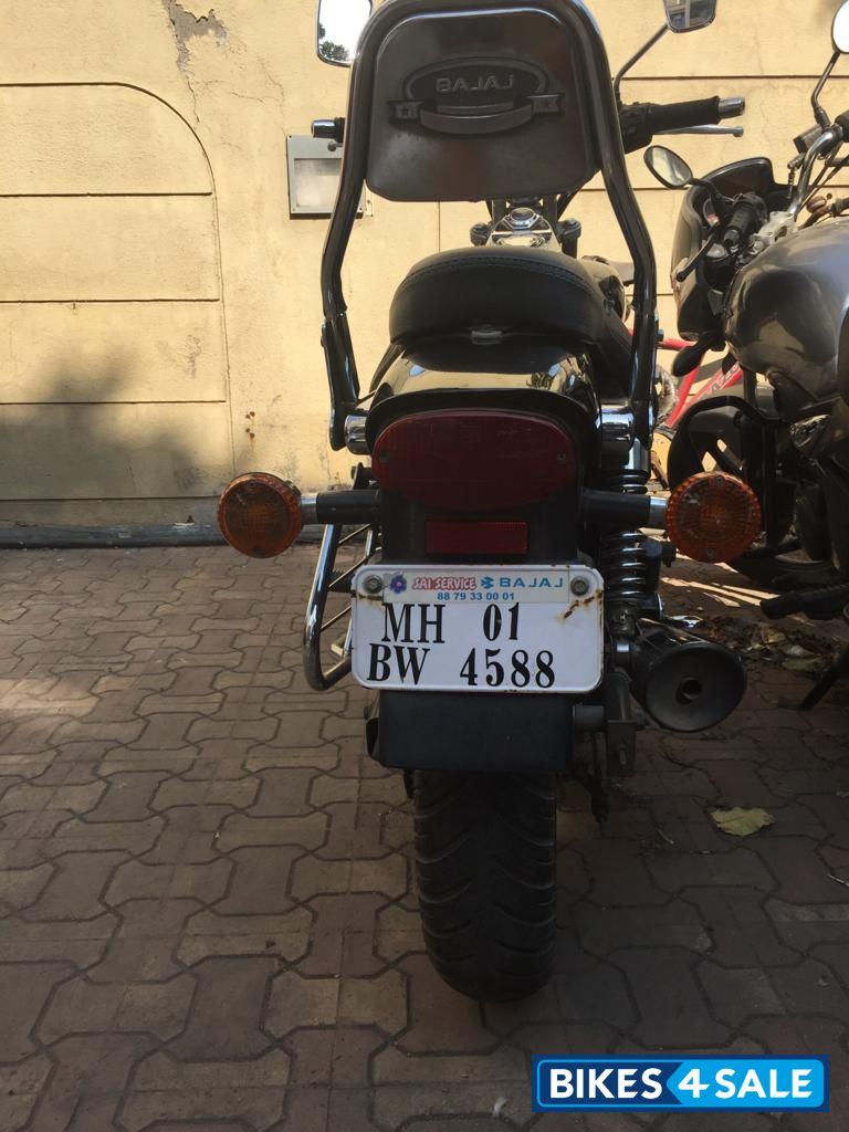 Black Bajaj Avenger 220 DTS-i