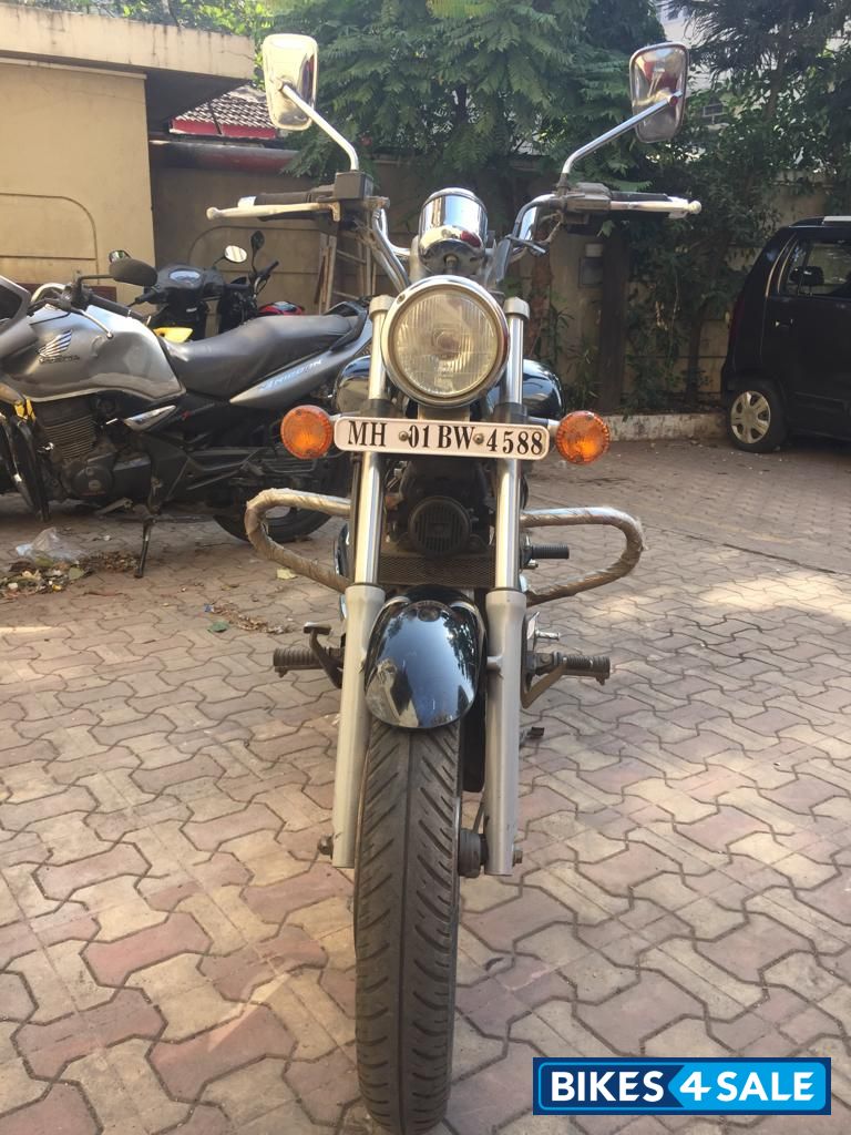 Black Bajaj Avenger 220 DTS-i