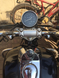 Black Bajaj Avenger 220 DTS-i