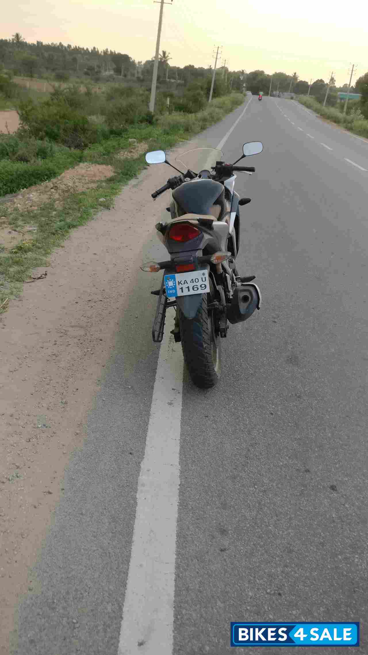 Black Honda CBR 250R