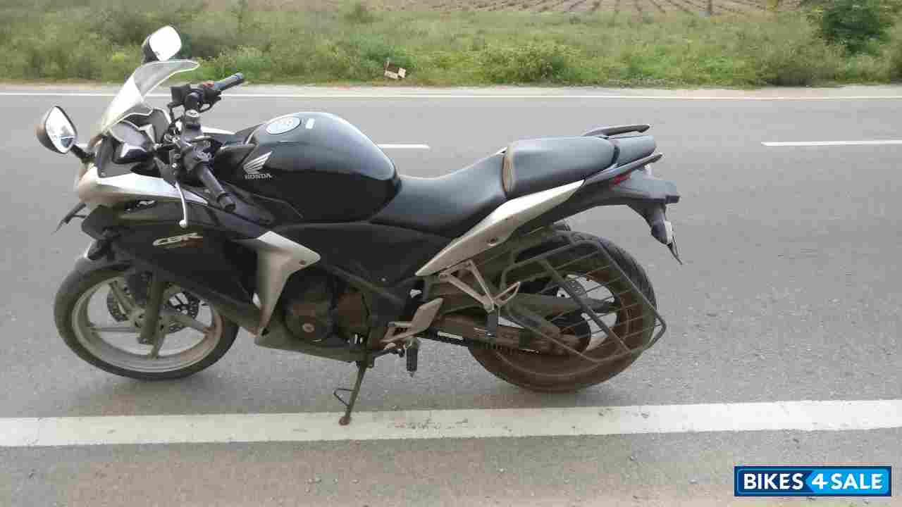 Black Honda CBR 250R
