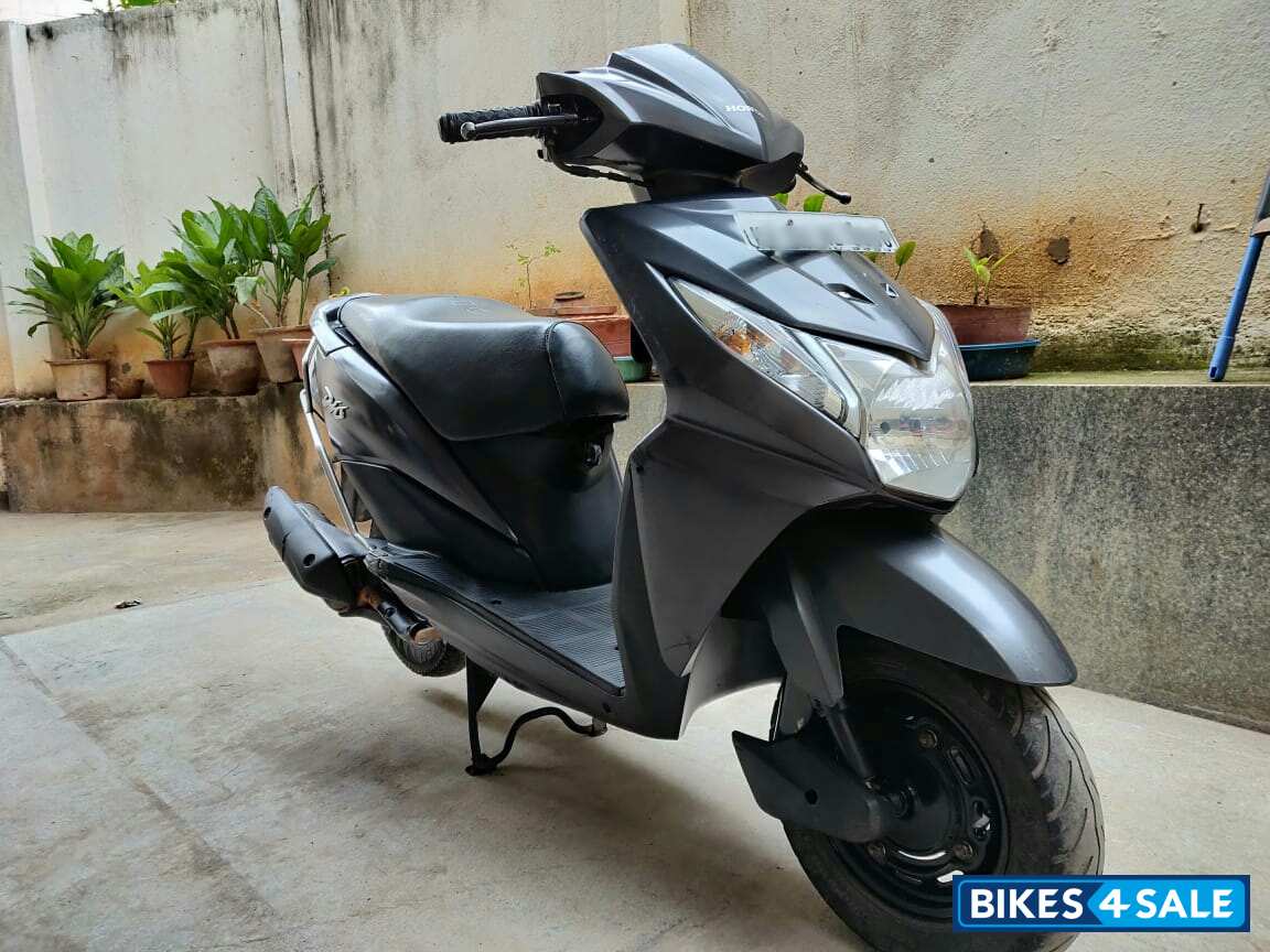 Grey Honda Dio Picture 3. Bike ID 193592. Bike located in Bangalore