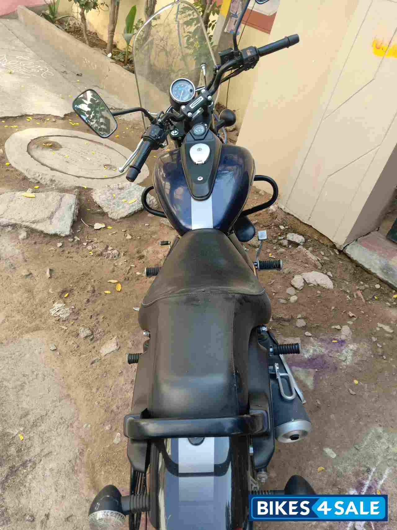 Blue Bajaj Avenger Street 150