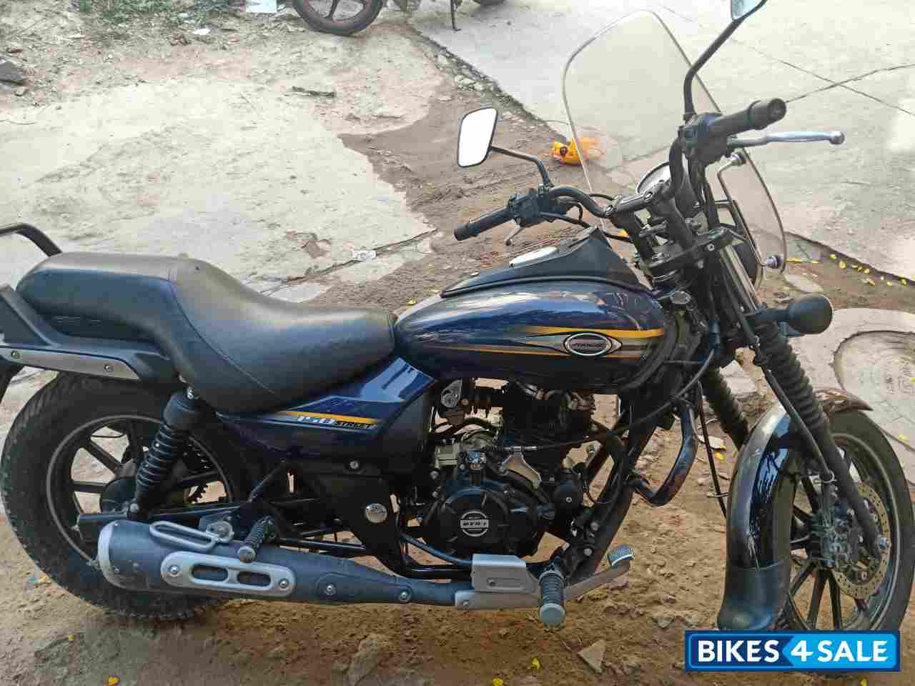 Blue Bajaj Avenger Street 150