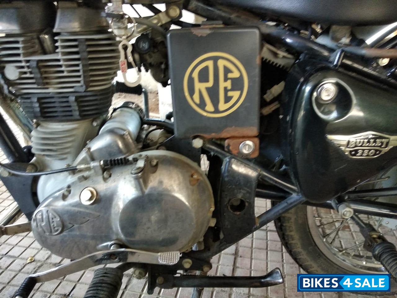 Black Royal Enfield Bullet 350 ES