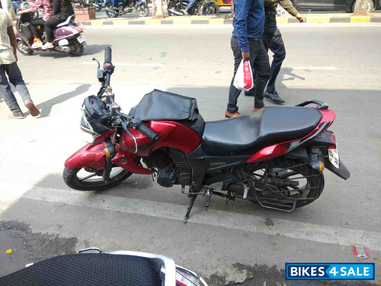 Red Yamaha FZ16