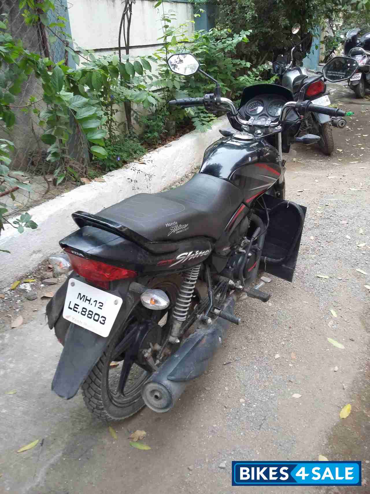 Black Honda CB Shine