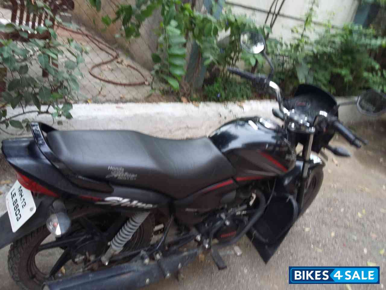 Black Honda CB Shine