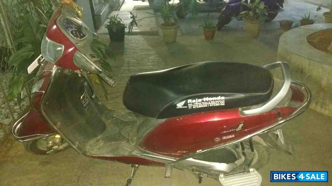 Red Honda Activa i