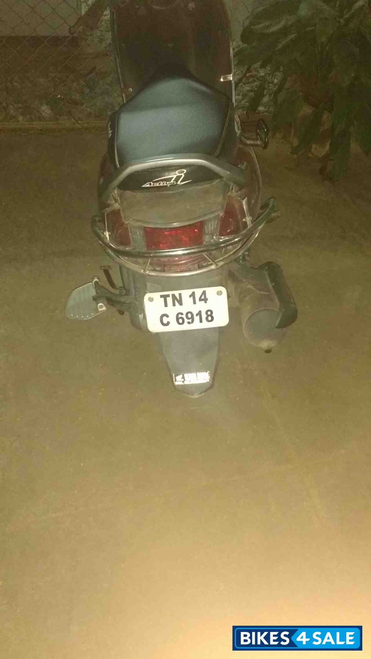 Red Honda Activa i