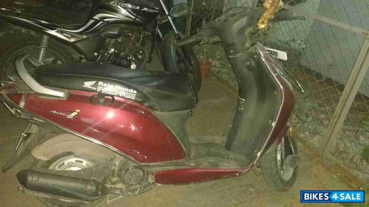 Red Honda Activa i