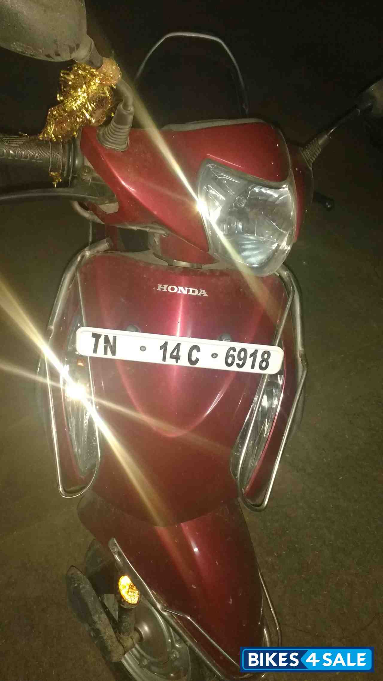 Red Honda Activa i