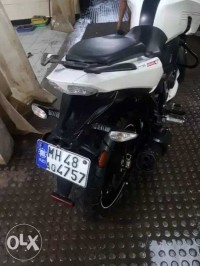 White TVS Apache RTR 200 4V