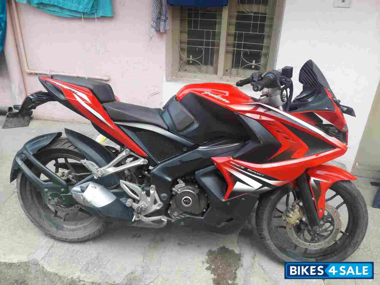 Bajaj Pulsar RS 200