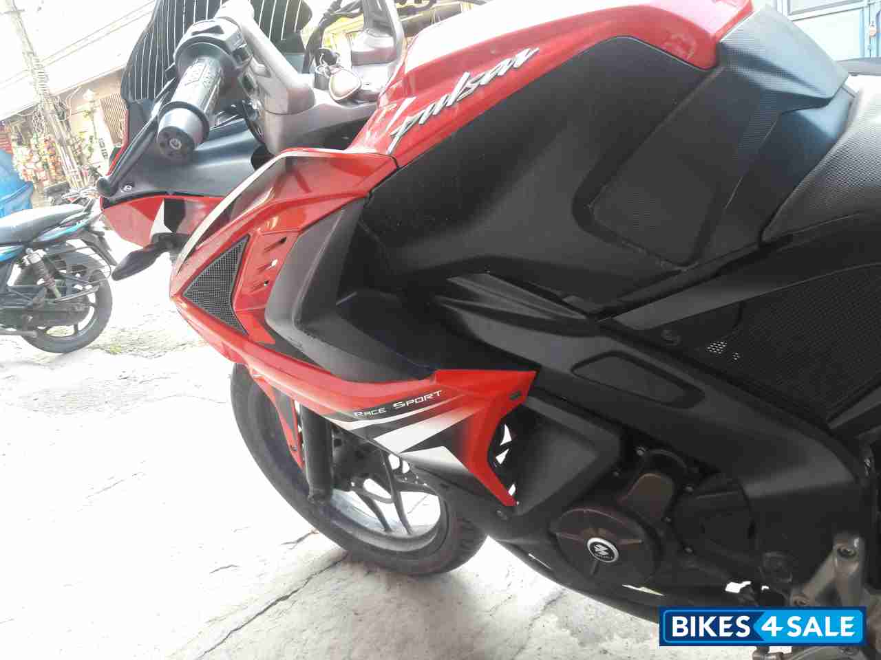 Bajaj Pulsar RS 200