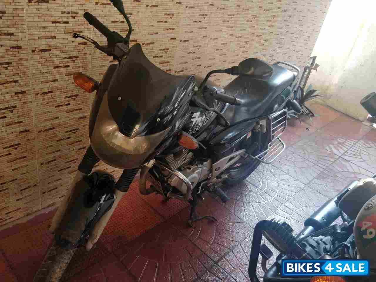 Black Bajaj Pulsar 150 DTSi Black Bajaj Pulsar 150 DTSi