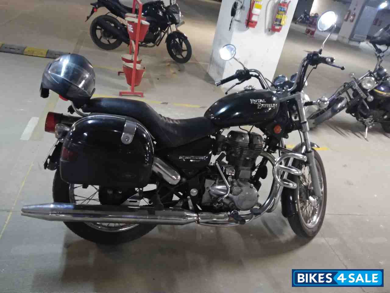 Black Royal Enfield Thunderbird TwinSpark 350