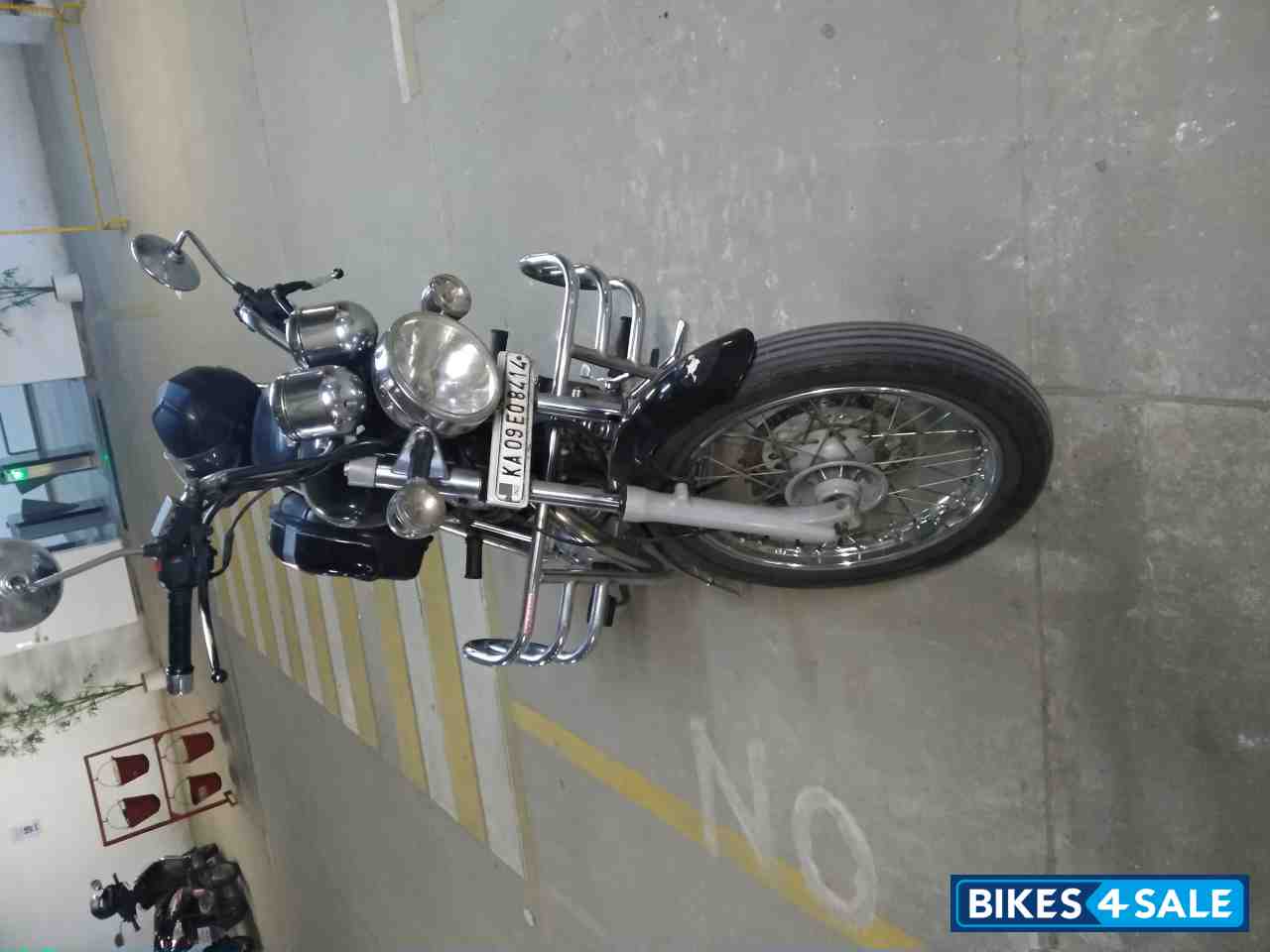 Black Royal Enfield Thunderbird TwinSpark 350