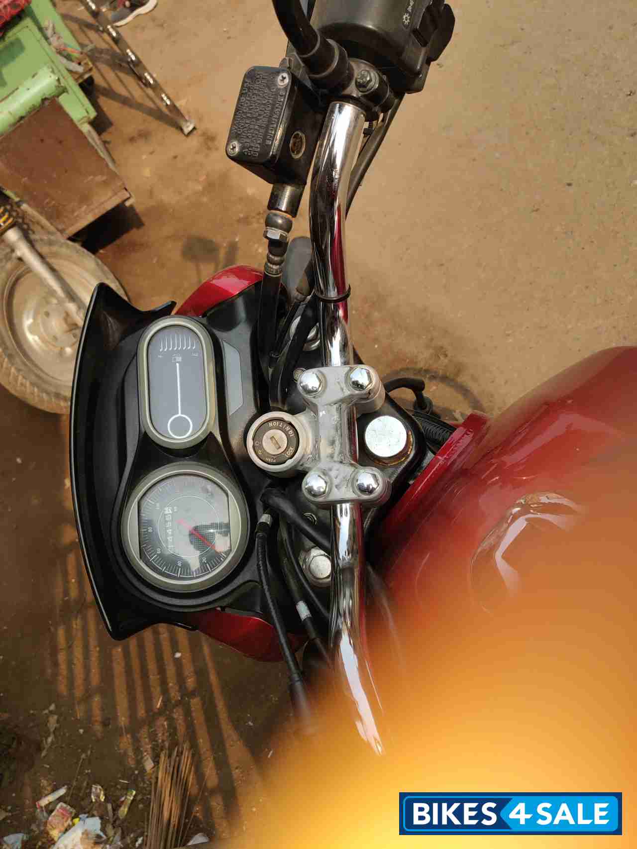 Red Bajaj V15