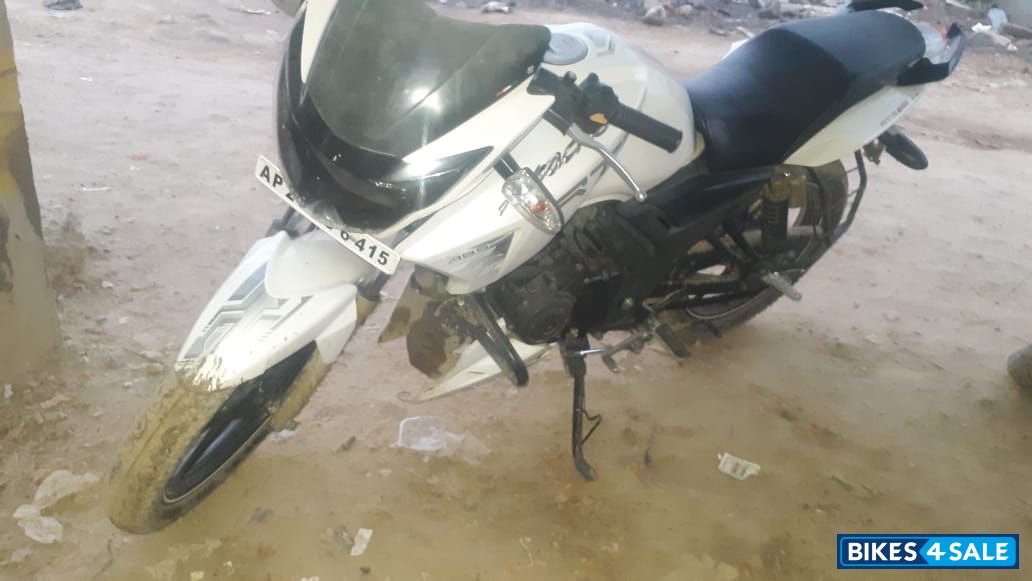 White TVS Apache RTR 180 ABS