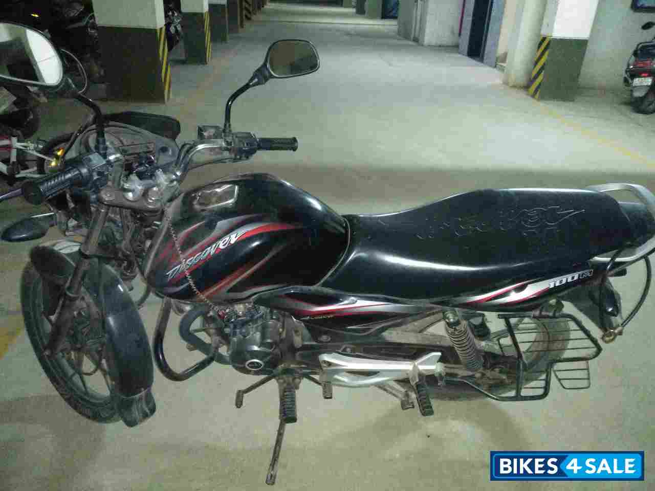 Black Bajaj Discover 100M