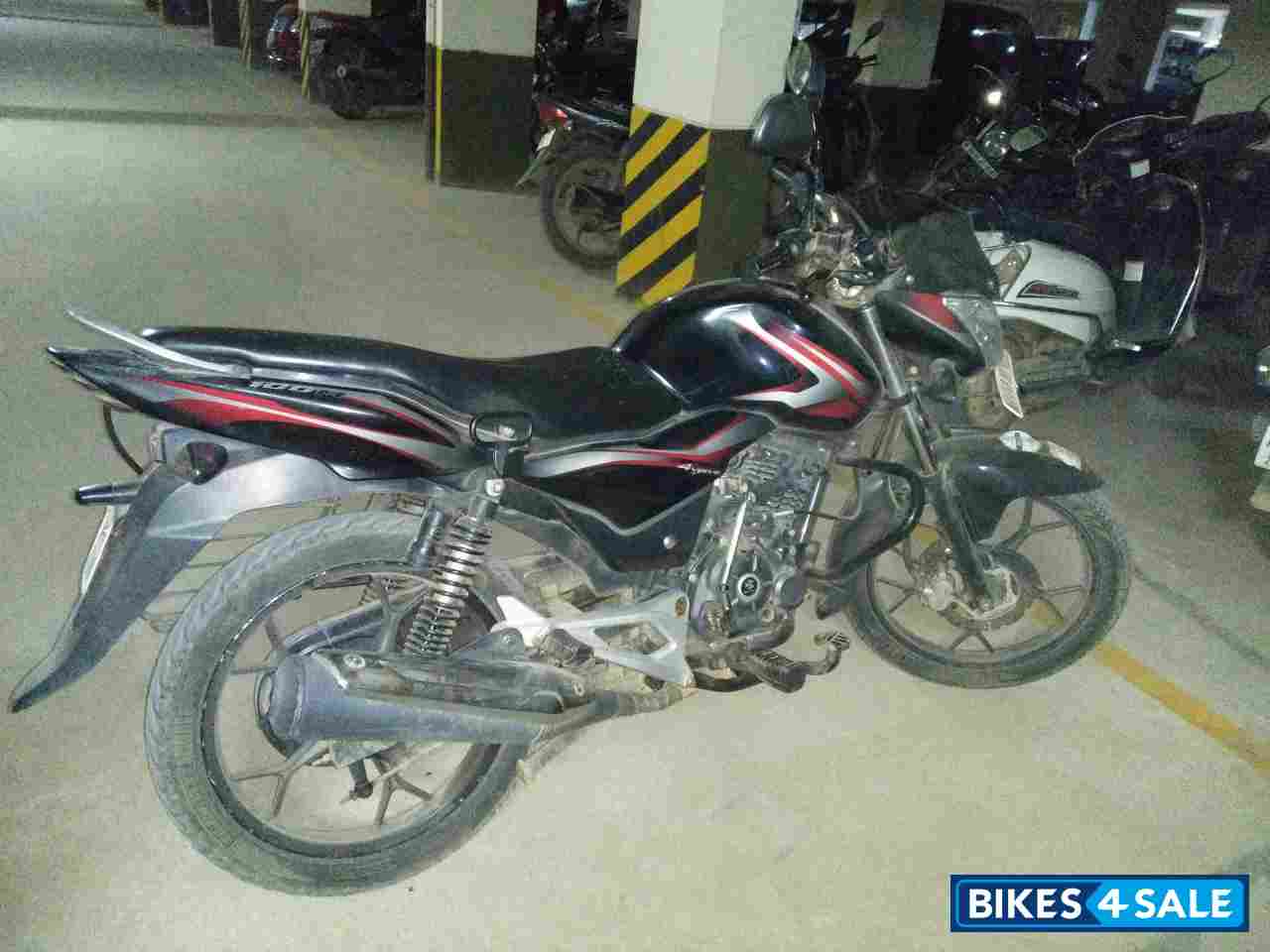 Black Bajaj Discover 100M