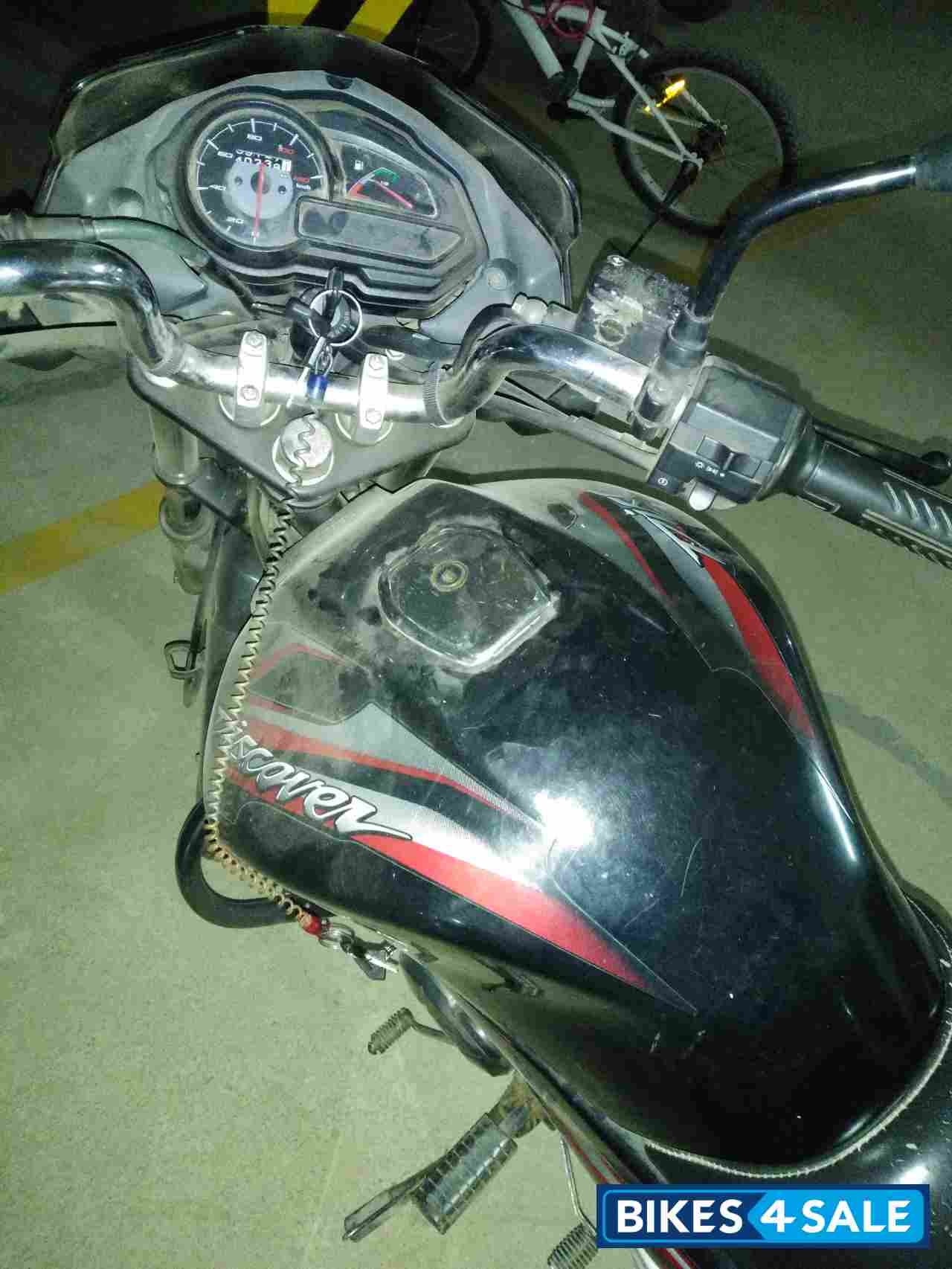 Black Bajaj Discover 100M