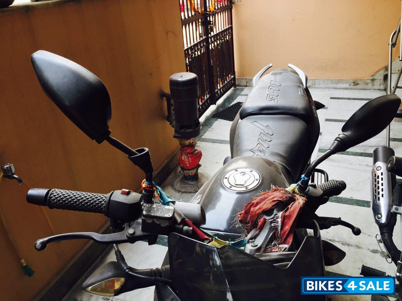 Black Bajaj Pulsar 135LS Black Bajaj Pulsar 135LS