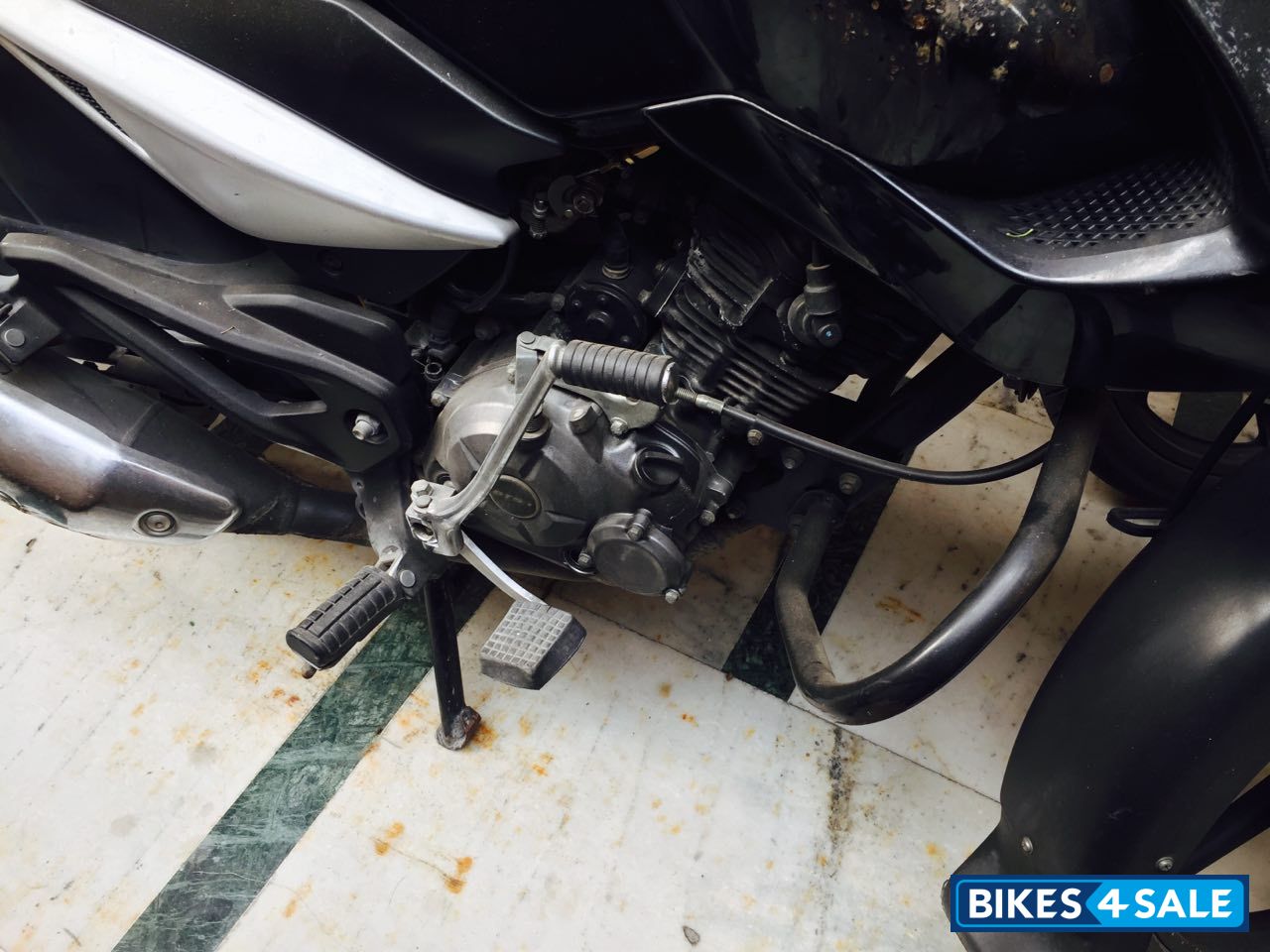 Black Bajaj Pulsar 135LS Black Bajaj Pulsar 135LS