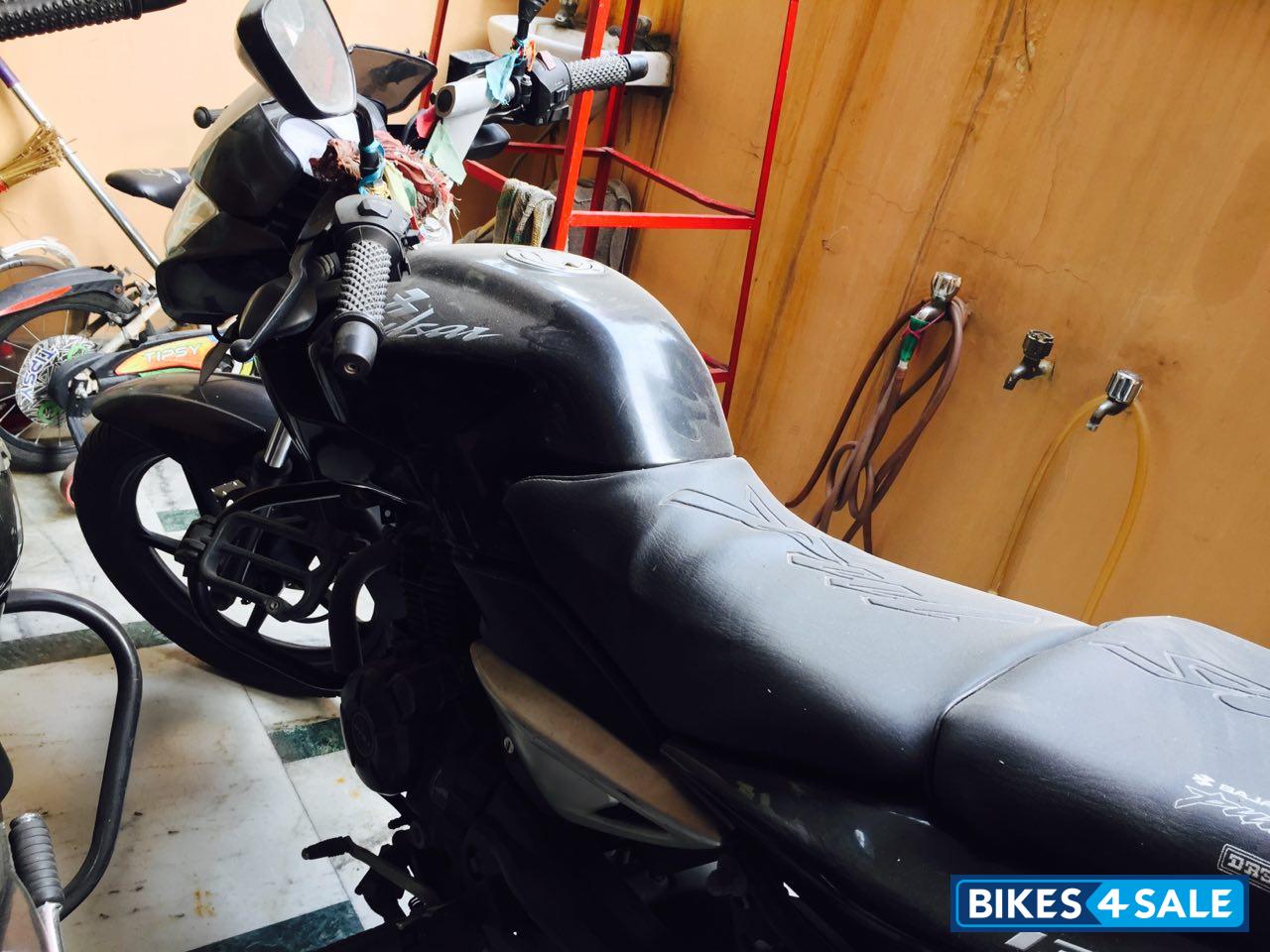 Black Bajaj Pulsar 135LS Black Bajaj Pulsar 135LS