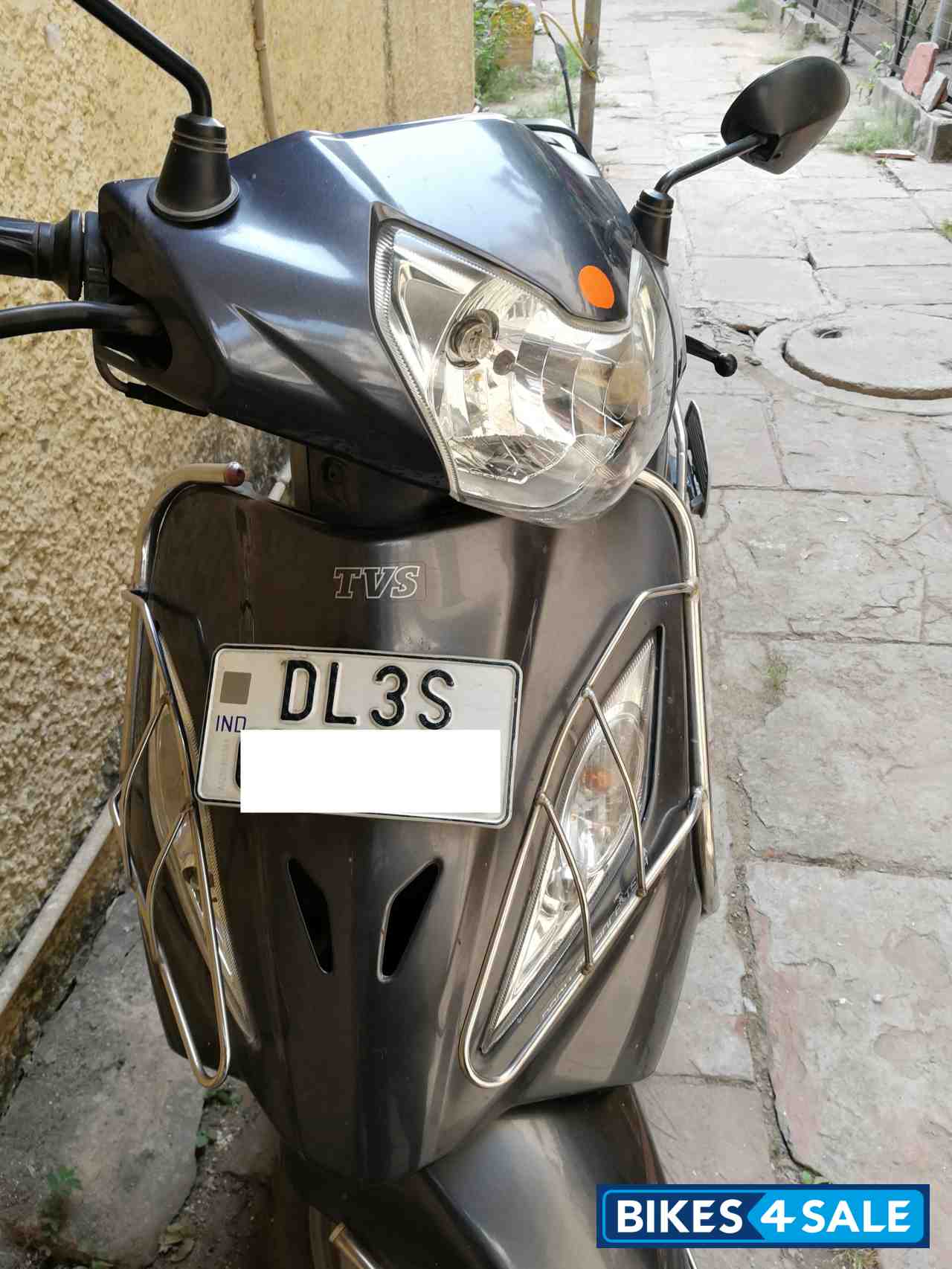Grey TVS Wego