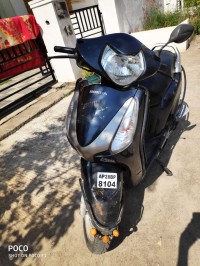 Gray Honda Aviator