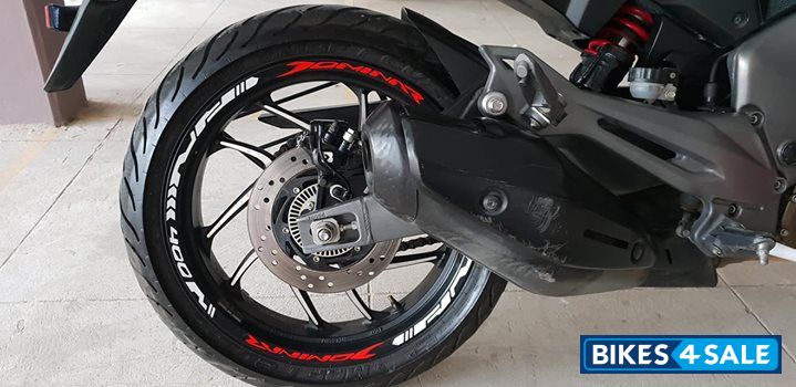 Blue Bajaj Dominar 400 Disc